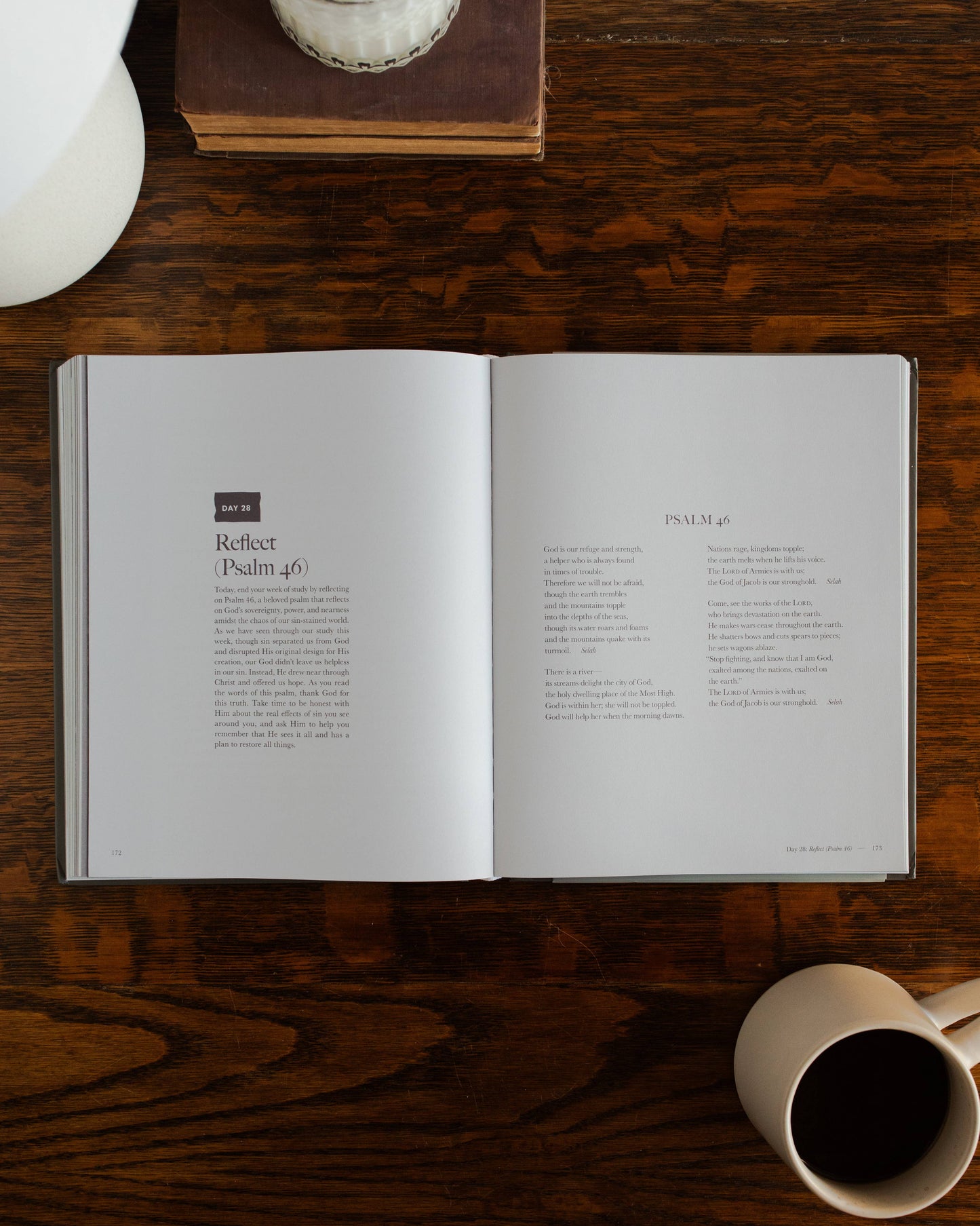 Clinging to the Cross | Lent Bible Study (Hardcover)