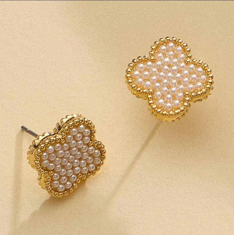 Elegant Pearl Quatrefoil Shape Stud Earrings